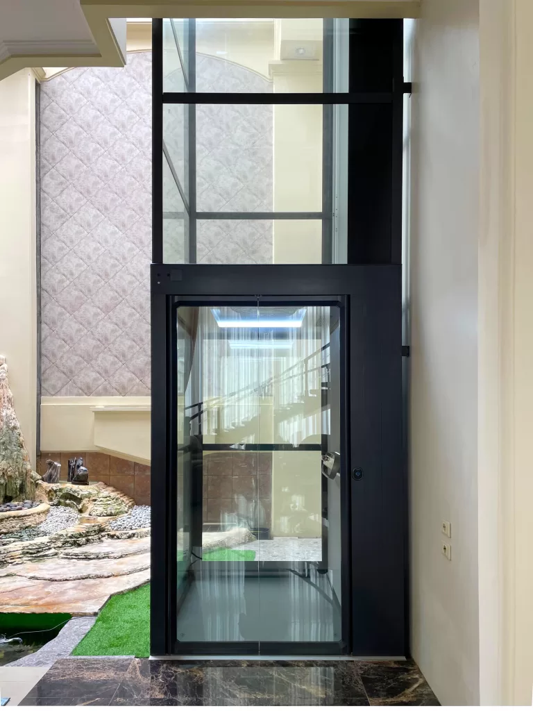 Lift rumah kalea X80 warna hitam, instalasi outdoor di bandar lampung, indonesia