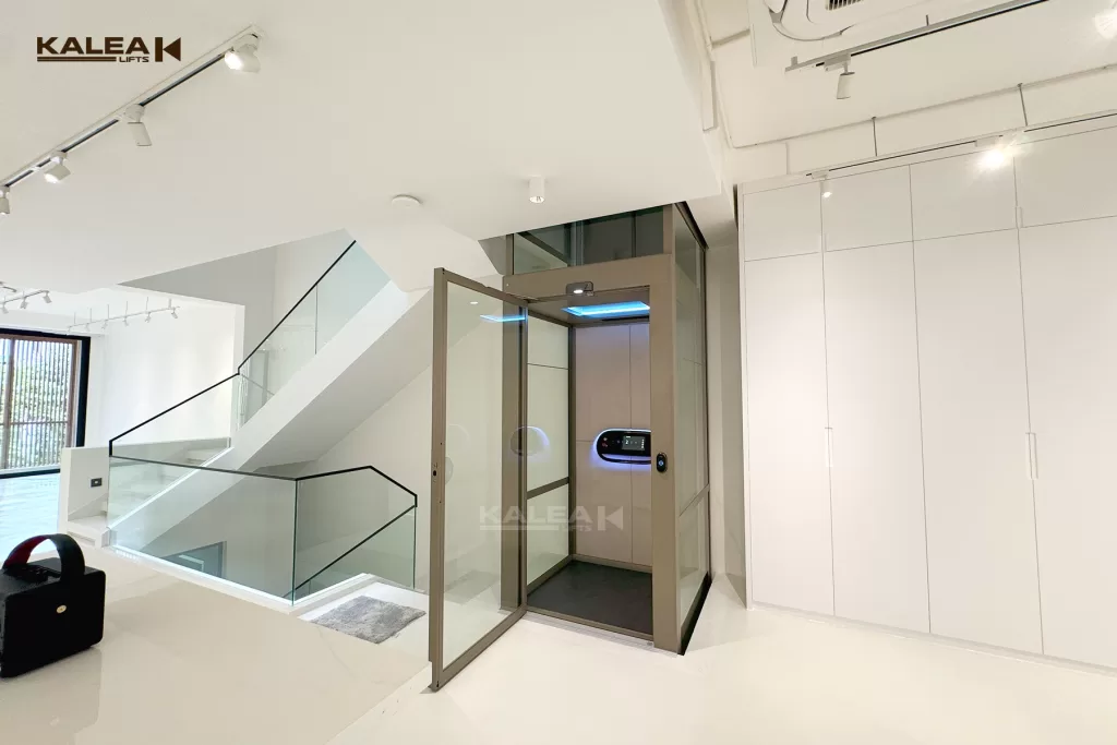 lift rumah mewah kalea x80 limited, samping tangga di vietnam